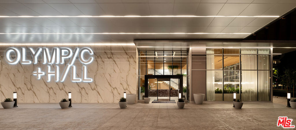 Residential Lease for rent at 230 W Olympic Boulevard 4705, Los Angeles, Los Angeles County CA featuring 3 beds and 3 baths