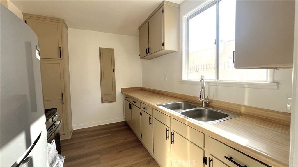 Residential Lease for rent at 2220 Delaware A, Santa Monica, Los Angeles County CA featuring 1 bed and 1 bath