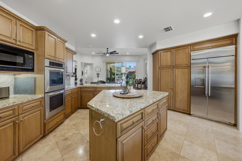 Residential Lease for rent at 79160 Jack Rabbit Trail, La Quinta CA featuring 3 beds and 5 baths