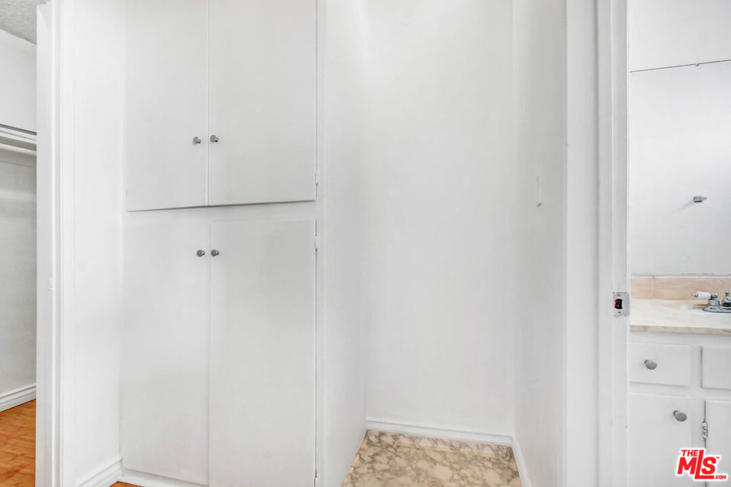 Residential Lease for rent at 817 N Hudson Avenue 2, Los Angeles, Los Angeles County CA featuring 1 bed and 1 bath