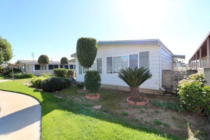 Manufactured In Park for sale at 2261 Lake crest Lane 83, La Habra CA featuring 2 beds and 2 baths