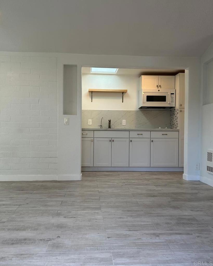 Residential Lease for rent at 142 E Glaucus Street, Encinitas CA featuring 1 bed and 1 bath