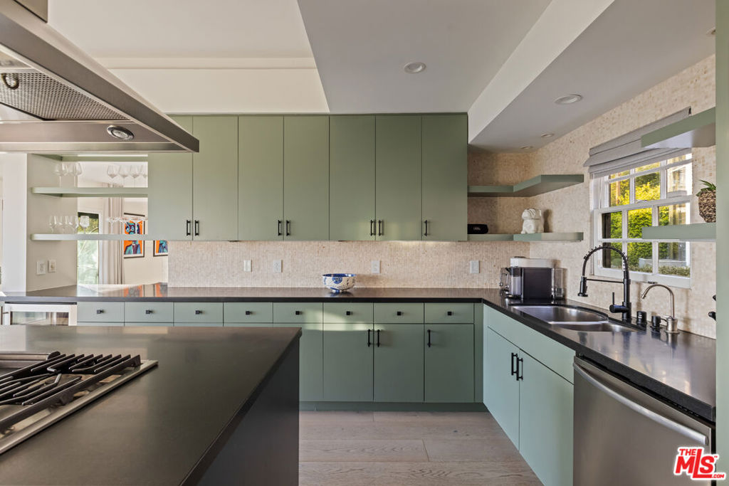 Residential Lease for rent at 8430 Franklin Avenue, Los Angeles CA featuring 2 beds and 3 baths