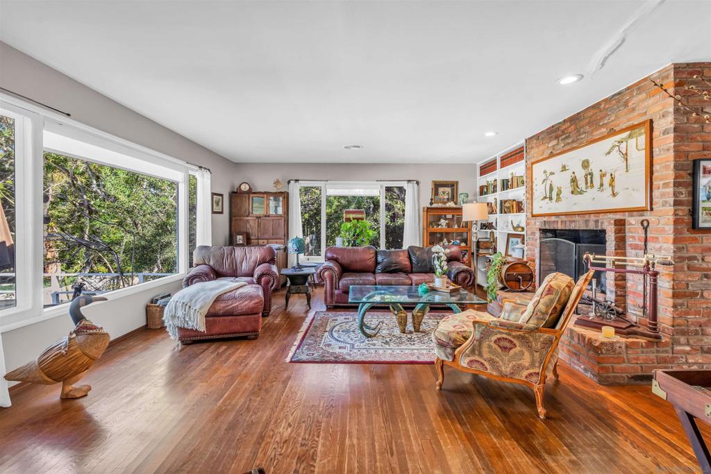 Active for sale at La Jolla, CA, La Jolla, CA CA and 2 baths