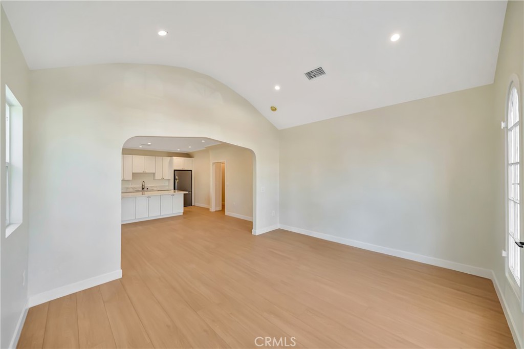 Residential Lease for rent at 2800 Winter Street 2, Los Angeles, Los Angeles County CA featuring 2 beds and 1 bath