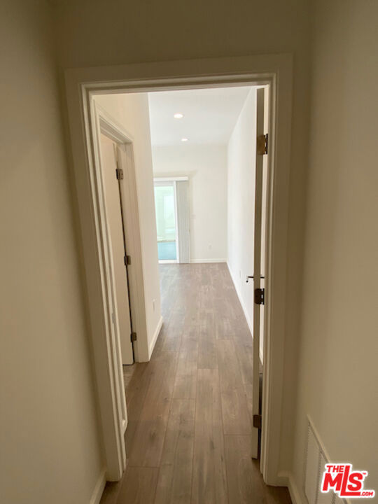 Residential Lease for rent at 1112 Meadowbrook, Los Angeles, Los Angeles County CA featuring 2 beds and 2 baths