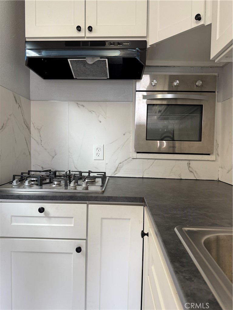 Residential Lease for rent at 1170 E 55th, Long Beach, Los Angeles County CA featuring 2 beds and 1 bath