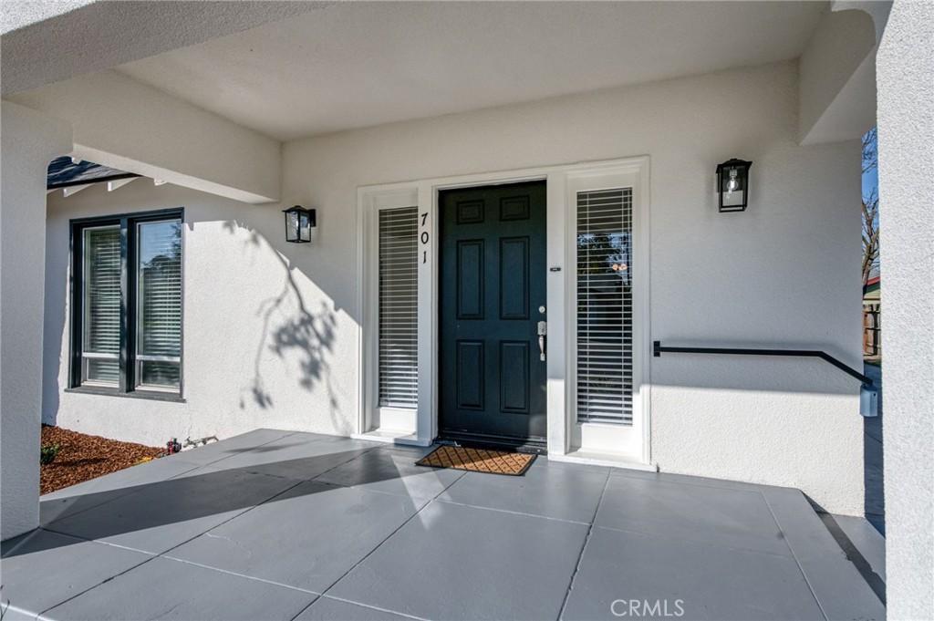 Residential for sale at 701 E Clinton, Fresno CA featuring 3 beds and 1 bath