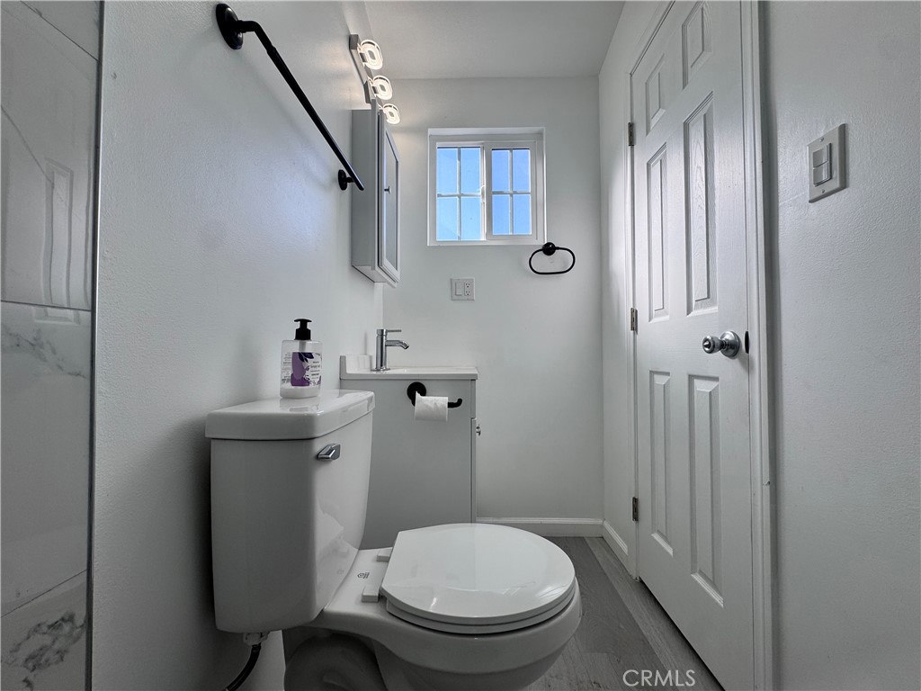 Residential Lease for rent at 1001 S Eucalyptus Avenue, Inglewood CA and 1 bath