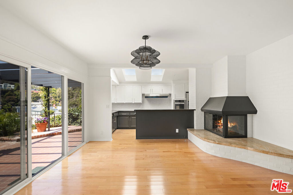 Residential Lease for rent at 117 Ocean Way, Santa Monica, Los Angeles County CA featuring 3 beds and 3 baths