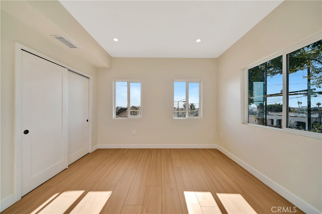 Residential Lease for rent at 2800 Winter Street 4, Los Angeles, Los Angeles County CA featuring 2 beds and 1 bath