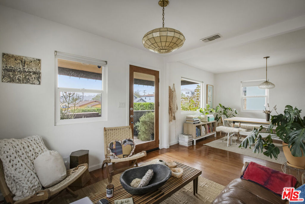 Residential Lease for rent at 5215 Almaden Drive, Los Angeles, Los Angeles County CA featuring 2 beds and 2 baths