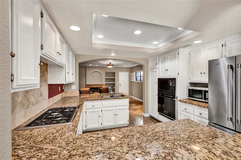 Residential Lease for rent at 11 Mirabella, Rancho Santa Margarita CA featuring 2 beds and 3 baths