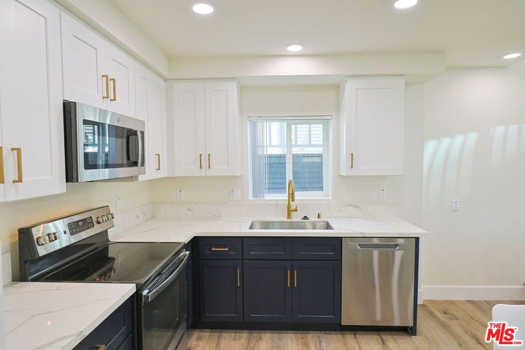 Residential Income for sale at 1237 W 25th Street, Los Angeles CA featuring 19 beds and 16 baths