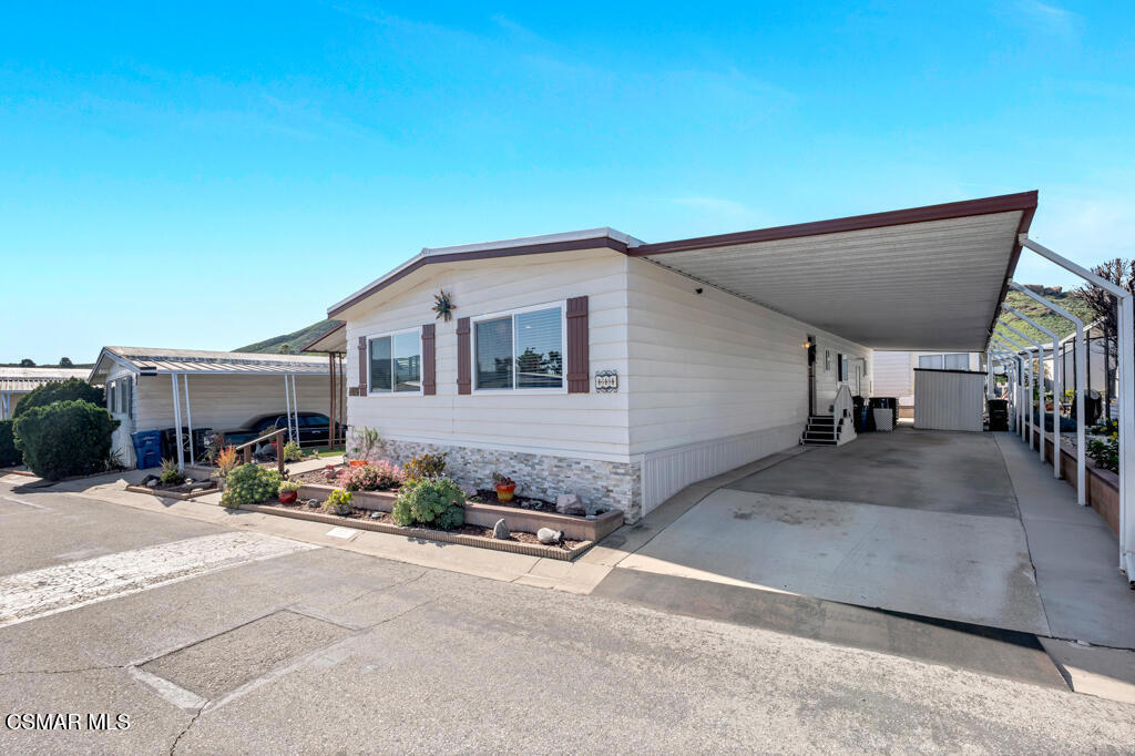 Manufactured In Park for sale at 68 La Palma, Newbury Park CA featuring 2 beds and 2 baths