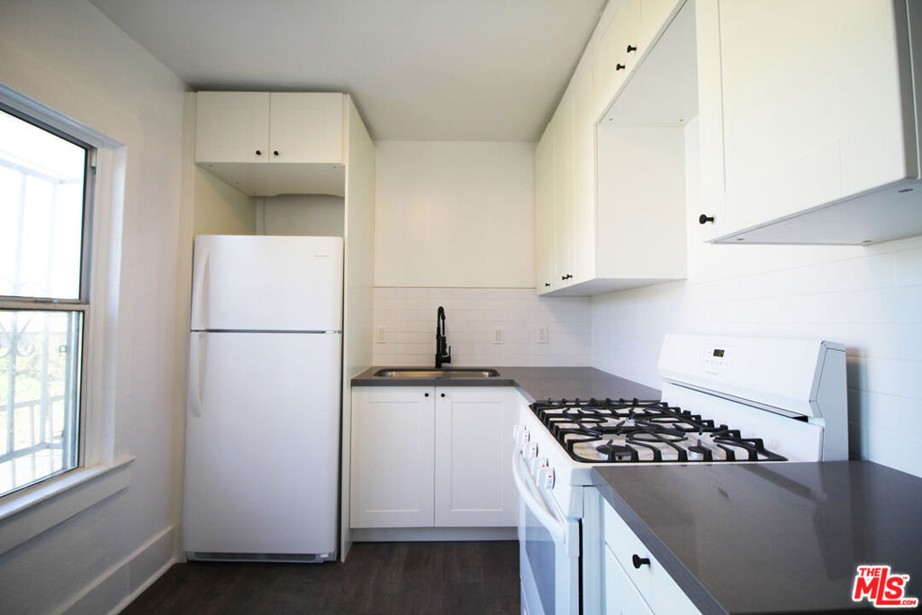 Residential Lease for rent at 566 N Juanita Avenue, Los Angeles, Los Angeles County CA featuring 1 bed and 1 bath