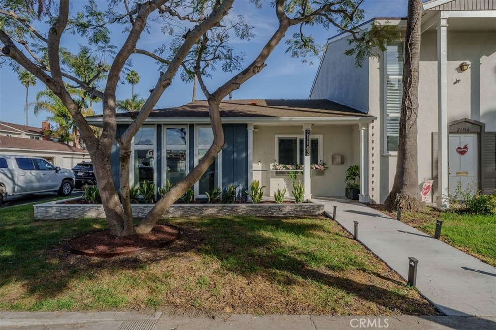 Residential Lease for rent at 21142 Surfwood, Huntington Beach CA featuring 2 beds and 1 bath