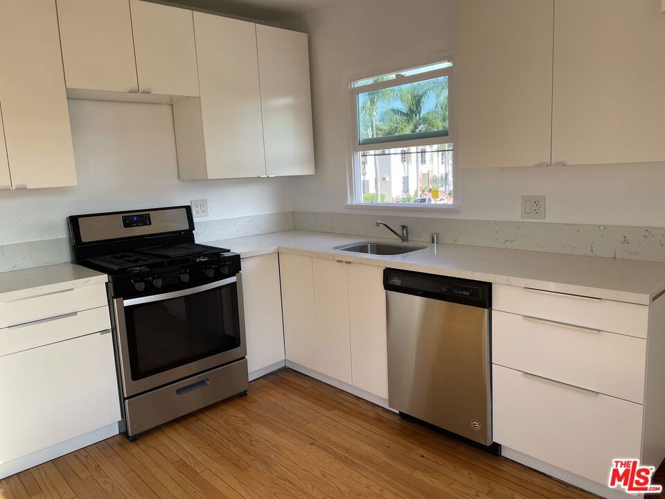 Residential Lease for rent at 368 N GENESEE Avenue 2, Los Angeles, Los Angeles County CA featuring 1 bed and 1 bath