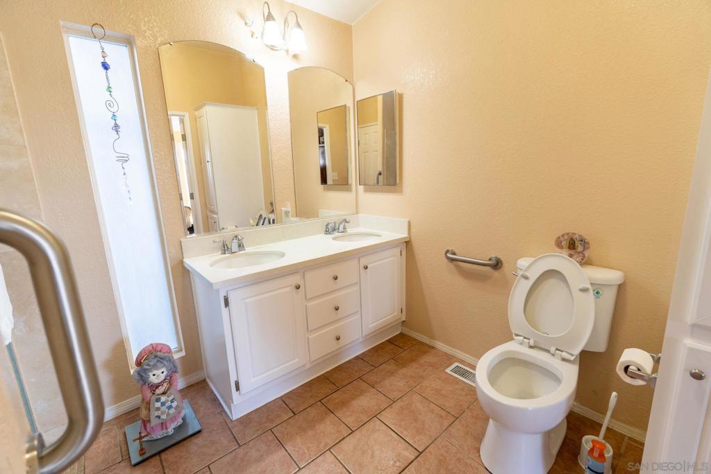 Manufactured In Park for sale at 501 Anita Street 79, Chula Vista CA featuring 3 beds and 2 baths