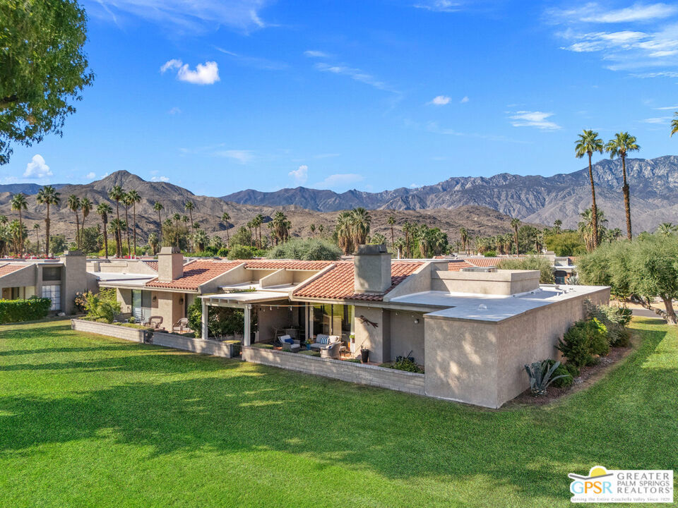 Residential for sale at 3020 Calle Loreto, Palm Springs CA featuring 2 beds and 2 baths