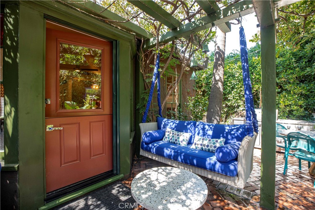 Residential Lease for rent at 195 Parkwood Avenue, Pasadena, Los Angeles County CA featuring 3 beds and 2 baths