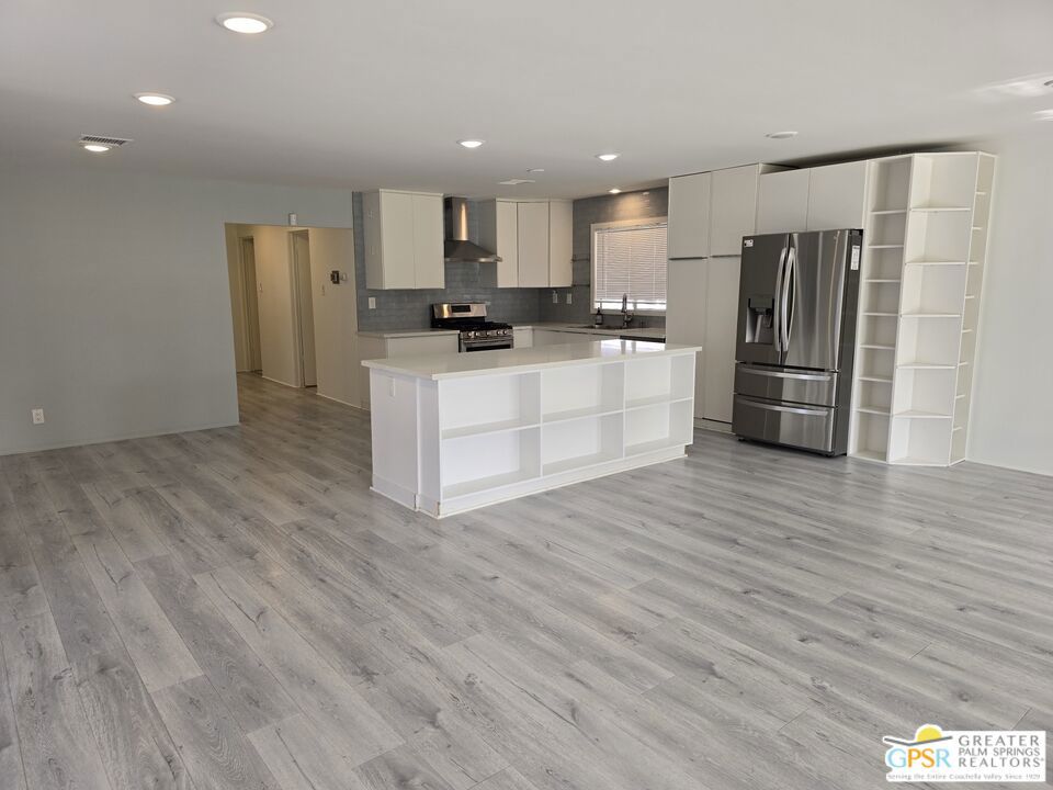 Manufactured In Park for sale at 112 Via Valverde, Cathedral City CA featuring 2 beds and 2 baths