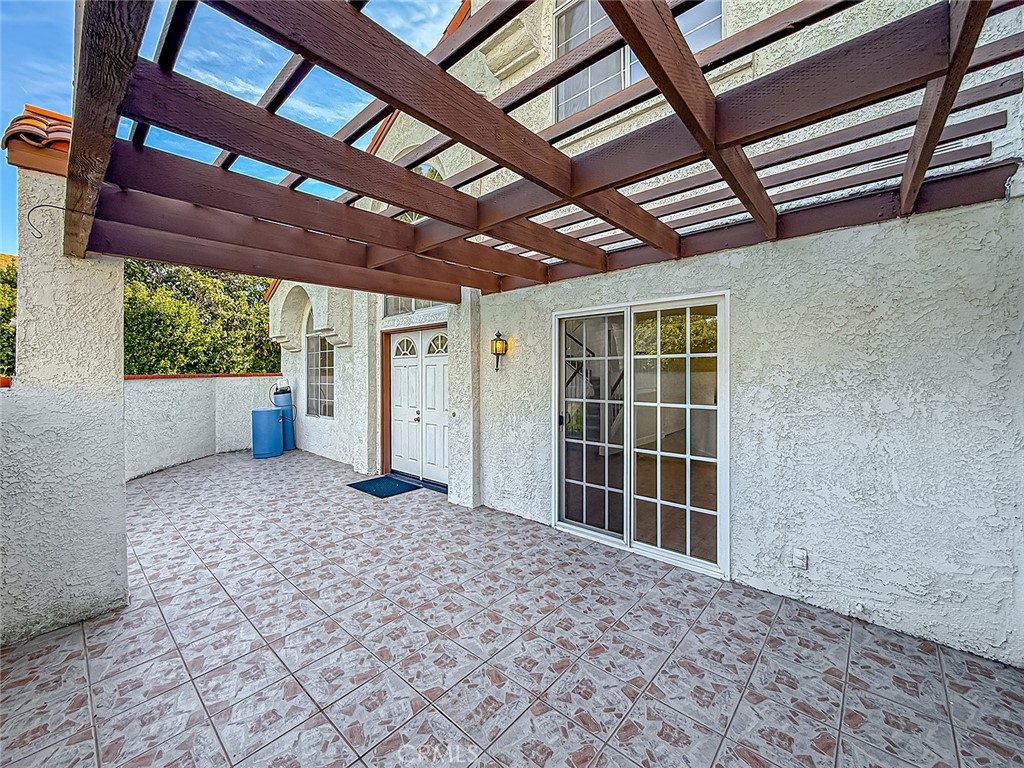 Residential for sale at 206 Camino Cortina, Camarillo CA featuring 3 beds and 3 baths