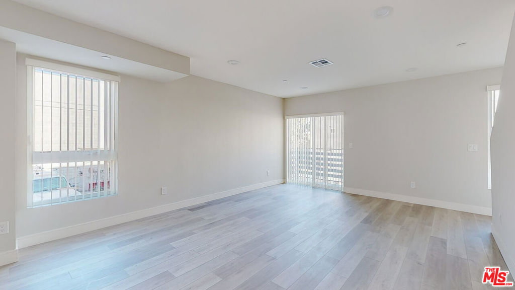 Residential Lease for rent at 307 rosemont Avenue, Los Angeles, Los Angeles County CA featuring 3 beds and 4 baths