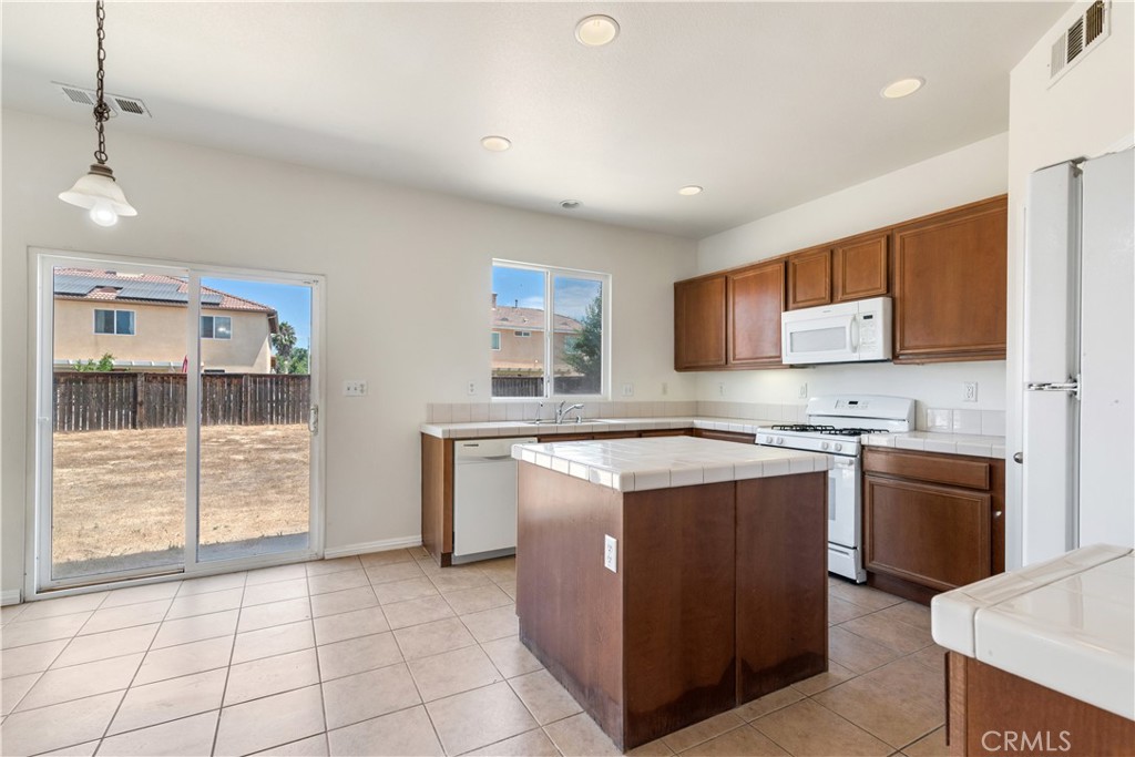 Residential for sale at 1673 Park Meadows Drive, San Jacinto CA featuring 5 beds and 3 baths