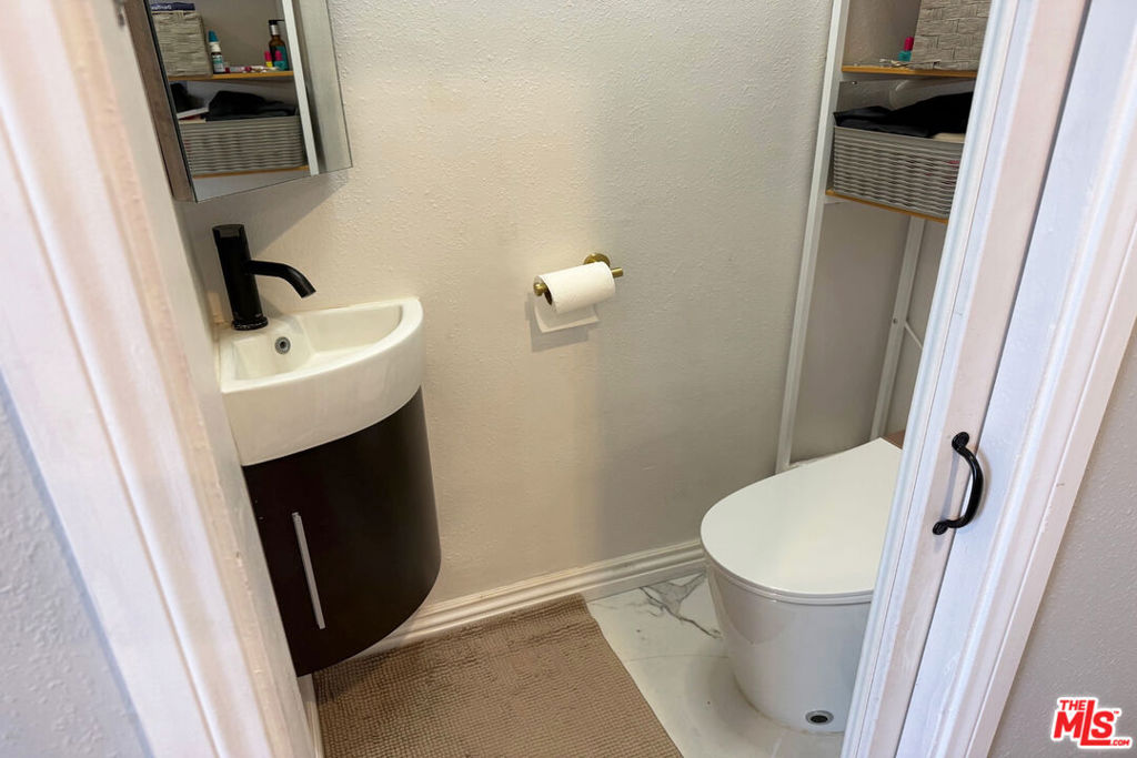 Residential Lease for rent at 1245 N Orchard Drive, Burbank, Los Angeles County CA featuring 2 beds and 2 baths