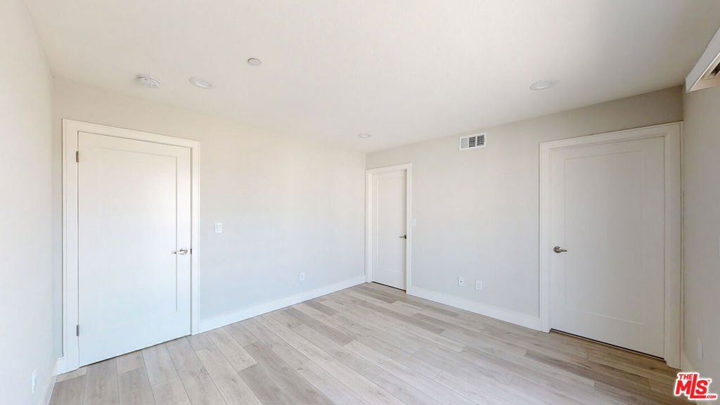 Residential Lease for rent at 953 N Mariposa Avenue 1/2, Los Angeles, Los Angeles County CA featuring 4 beds and 5 baths