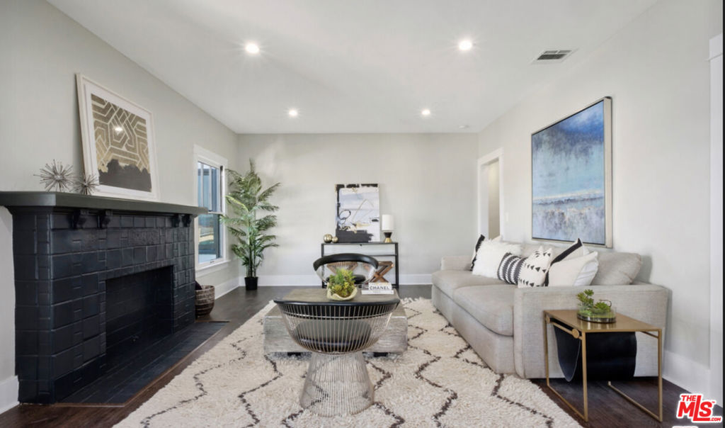 Residential Lease for rent at 854 Serrano Place, Los Angeles, Los Angeles County CA featuring 3 beds and 2 baths