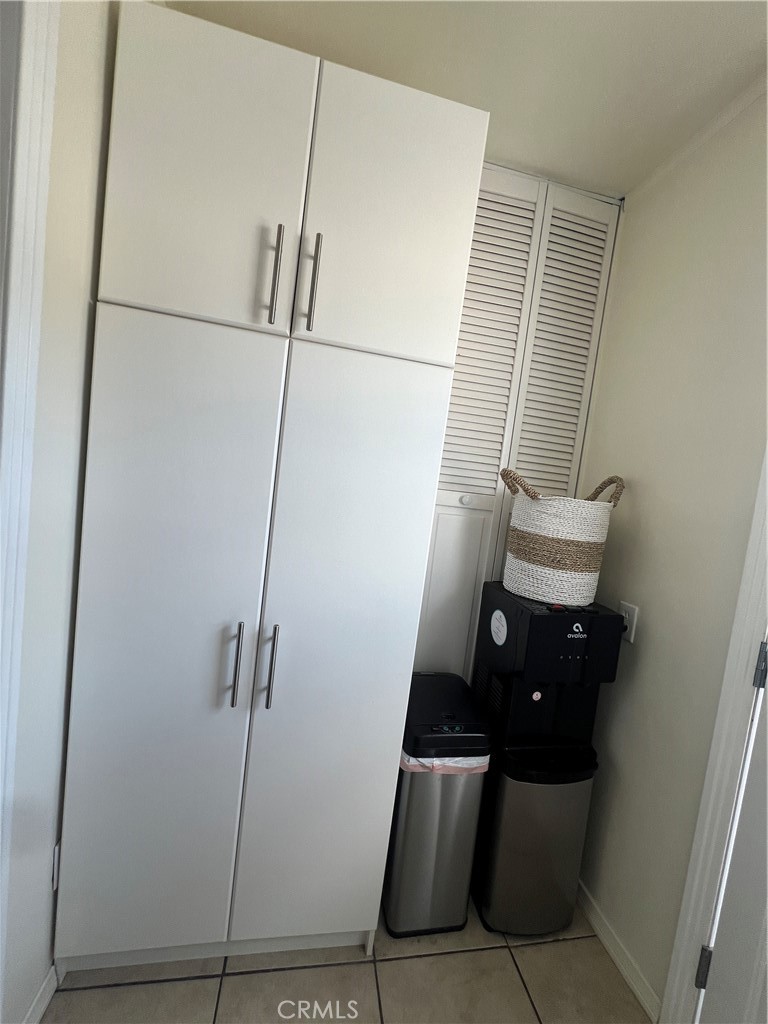 Residential Lease for rent at 6142 Harvey Way, Lakewood, Los Angeles County CA featuring 3 beds and 1 bath