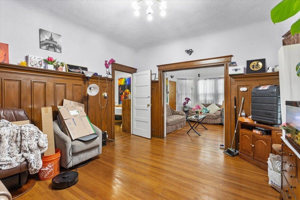 Residential for sale at 3109 Elmwood, Oakland CA featuring 6 beds and 2 baths