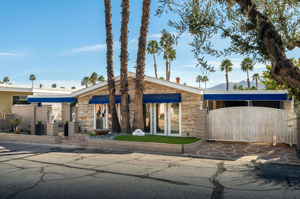 Manufactured In Park for sale at 109 International Boulevard, Rancho Mirage CA featuring 2 beds and 3 baths