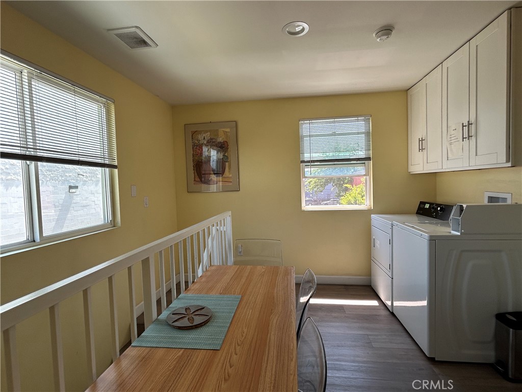 Residential Lease for rent at 122 E 31st Street, Los Angeles, Los Angeles County CA featuring 3 beds and 4 baths