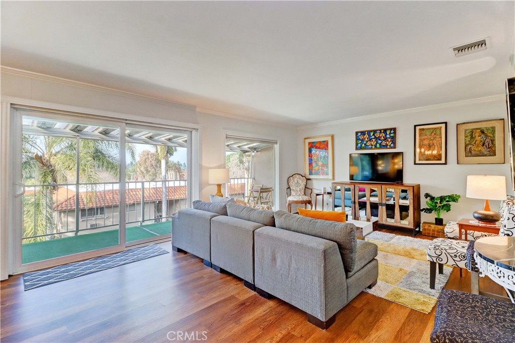 Residential Lease for rent at 881 Via Mendoza O, Laguna Woods CA featuring 2 beds and 2 baths