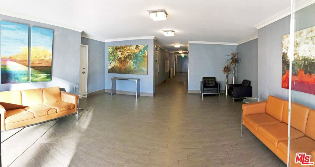 Residential Lease for rent at 468 S Roxbury Drive 103, Beverly Hills, Los Angeles County CA featuring 1 bed and 2 baths