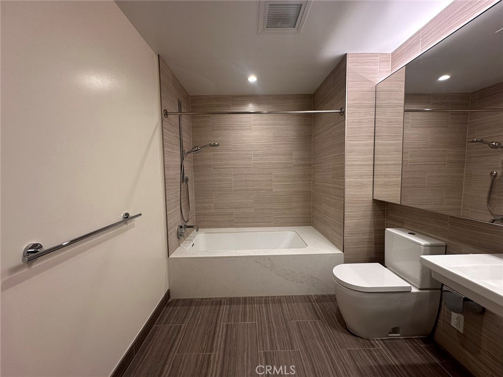 Residential Lease for rent at 877 Francisco Street 1905, Los Angeles, Los Angeles County CA featuring 1 bed and 1 bath