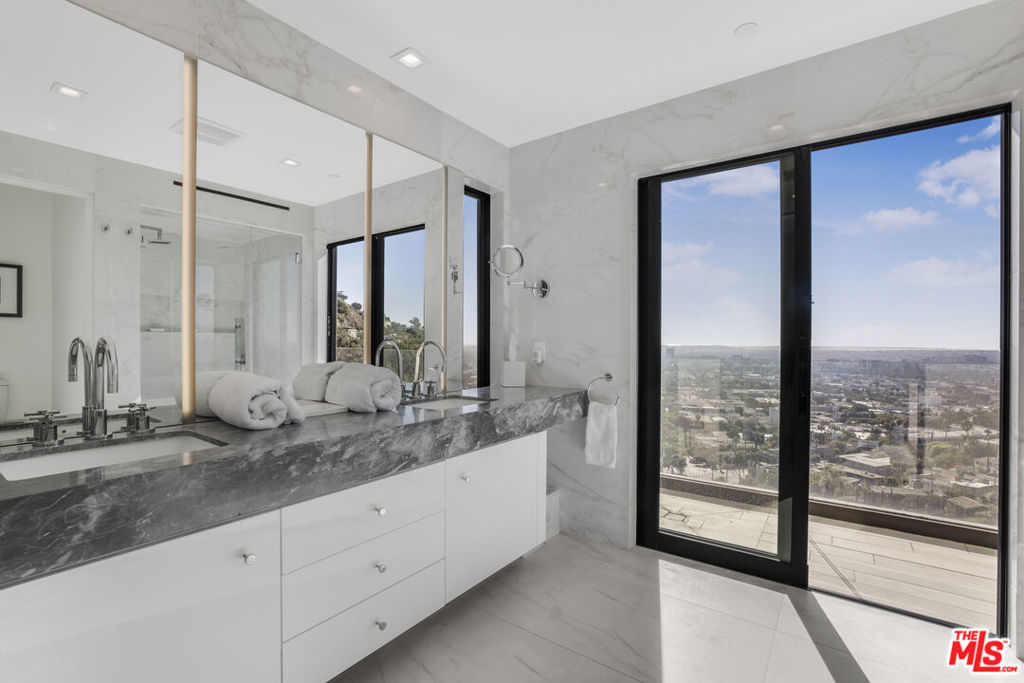 Residential Lease for rent at 1600 Marlay Drive, Los Angeles CA featuring 1 bed and 2 baths