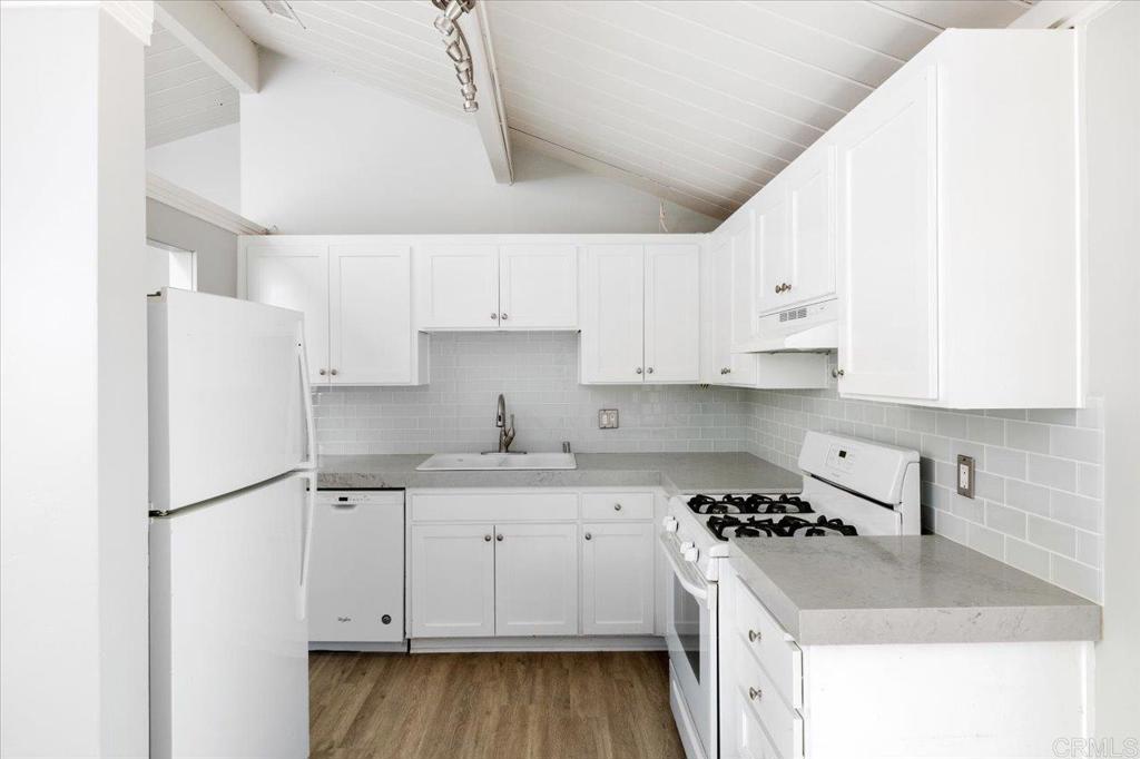Residential Lease for rent at 513 Rosemont Street, La Jolla, San Diego County CA featuring 2 beds and 1 bath