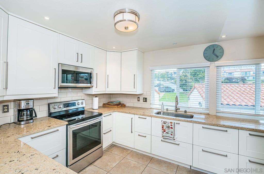 Residential Lease for rent at 901 Caminito Madrigal E, Carlsbad CA featuring 2 beds and 2 baths