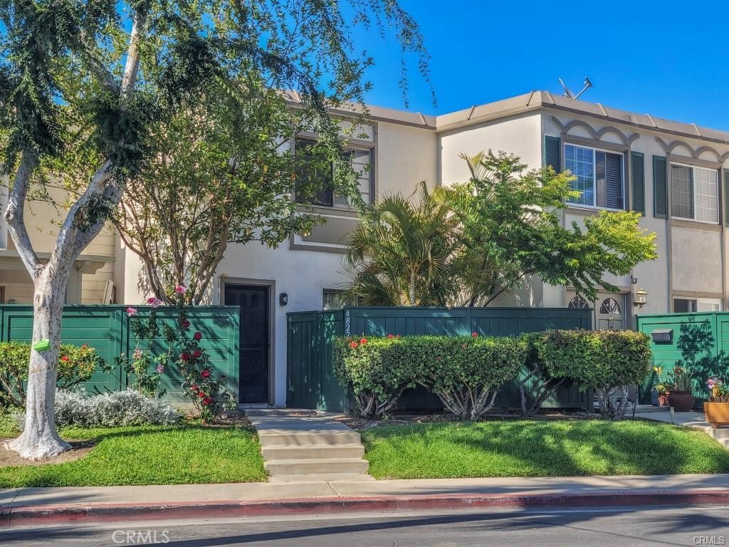 Residential Lease for rent at 4822 Argyle, Buena Park CA featuring 2 beds and 2 baths