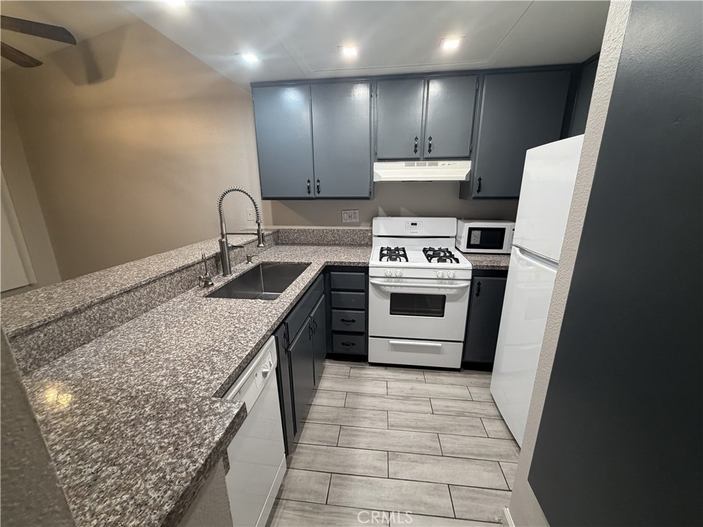 Residential Lease for rent at 768 La Tierra, Corona CA featuring 2 beds and 2 baths