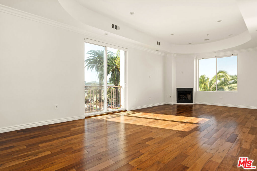 Residential Lease for rent at 632 N Kings Road 302, West Hollywood, Los Angeles County CA featuring 2 beds and 3 baths