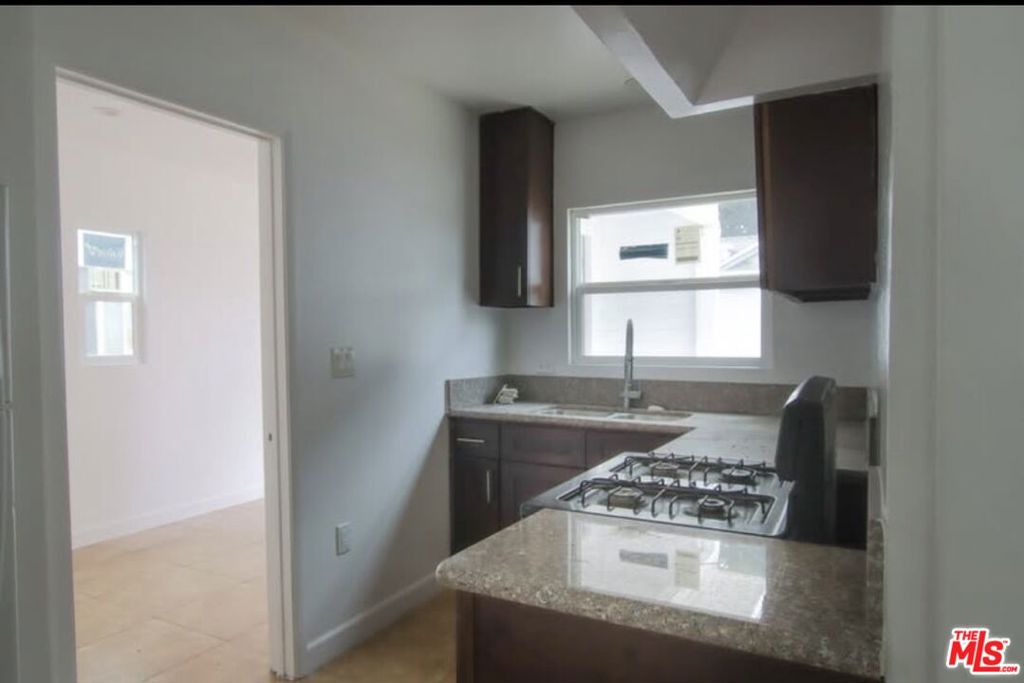 Residential Lease for rent at 1056 W 42nd Place, Los Angeles, Los Angeles County CA featuring 2 beds and 1 bath