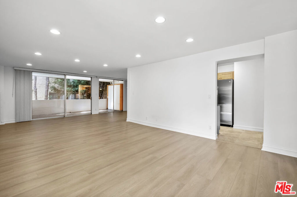 Residential Lease for rent at 262 N Crescent Drive 3A, Beverly Hills CA featuring 2 beds and 2 baths