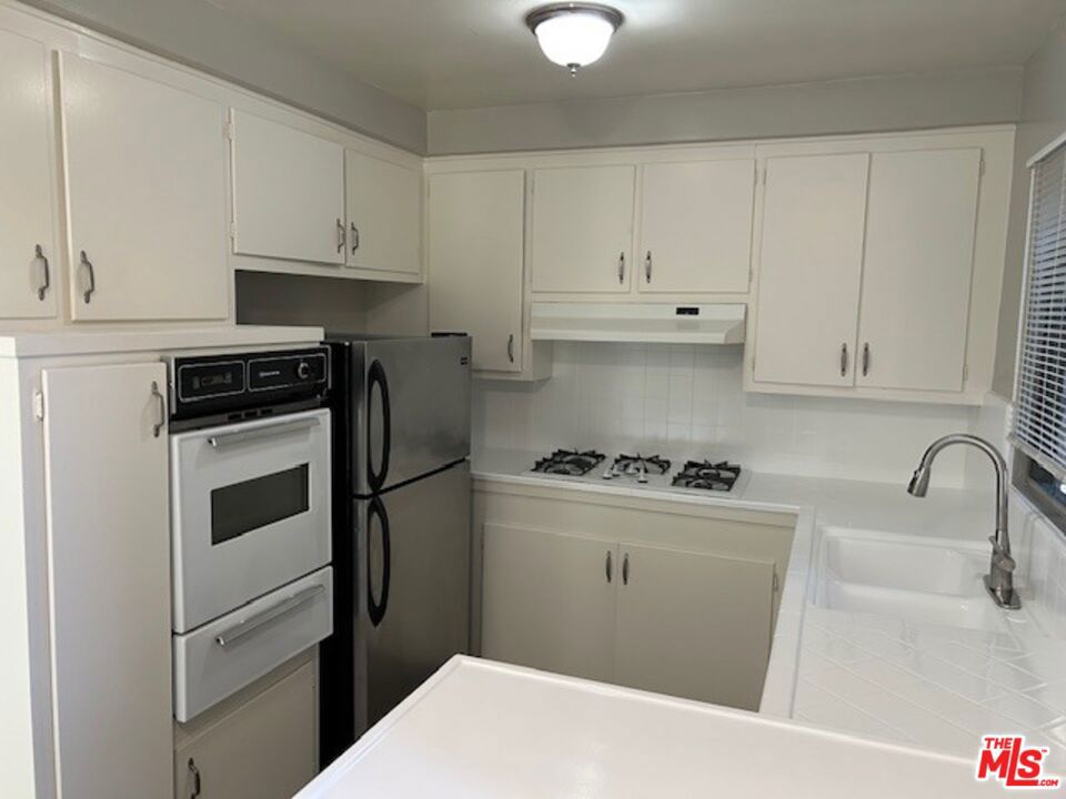 Residential Lease for rent at 1412 Barry Avenue 3, Los Angeles, Los Angeles County CA featuring 1 bed and 1 bath