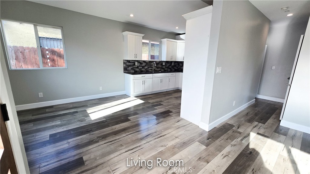 Residential Lease for rent at 132 E 104th, Los Angeles, Los Angeles County CA featuring 5 beds and 3 baths