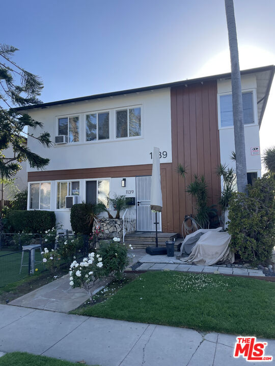 Residential Lease for rent at 1139 S Holt Avenue 3, Los Angeles, Los Angeles County CA featuring 1 bed and 1 bath